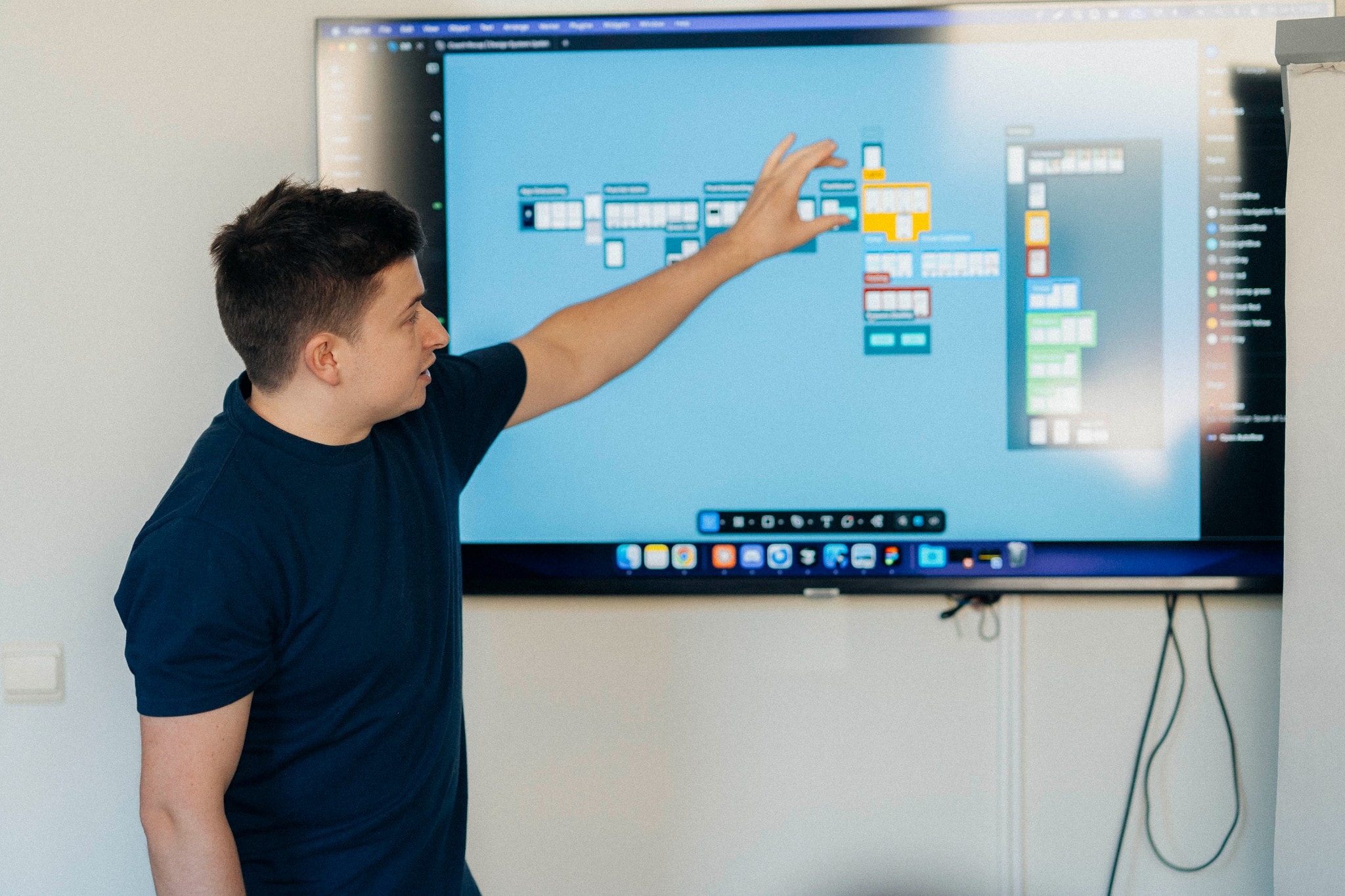 Het team van Code The Kiwi presenteert software op maat